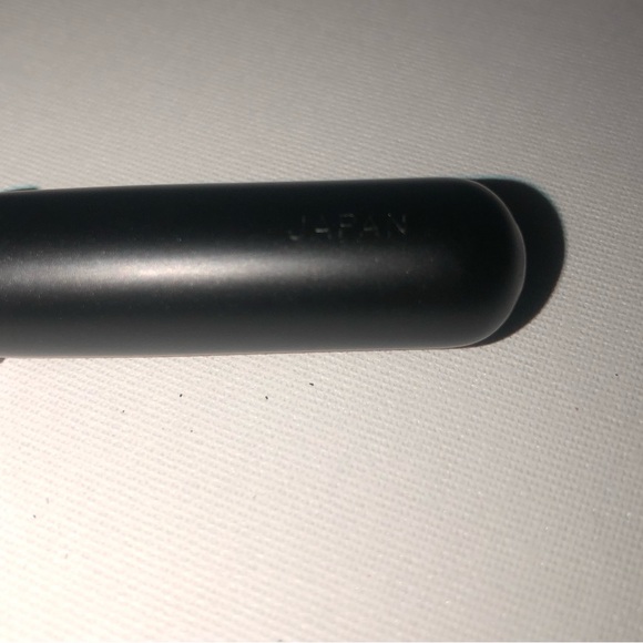 MAC COSMETICS BRUSH 129SH, BN. NATURAL FIBERS JAPAN - Picture 2 of 6